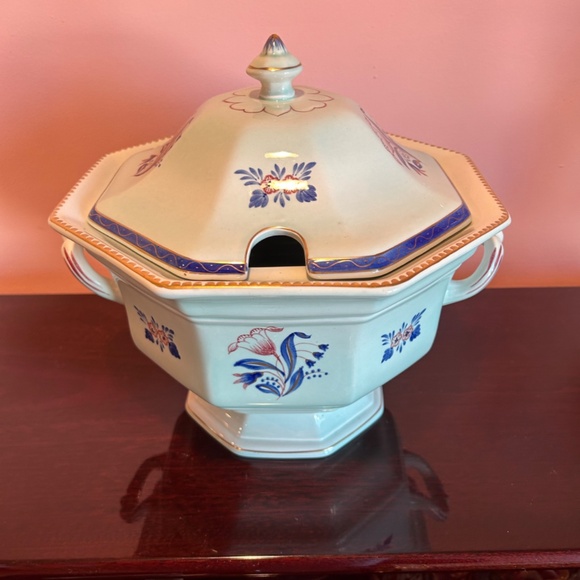 Calyx Ware Adams Member of the Wedgewood Group Light Blue Tureen with the Lid - Picture 3 of 8